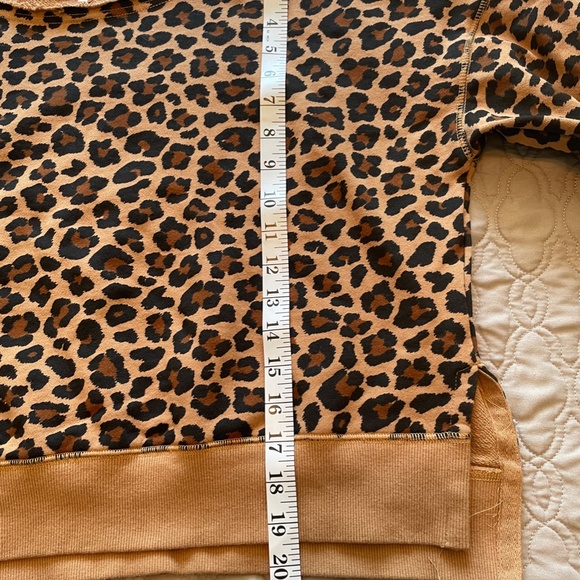 5 for $15  NWOT POPPY & PEONIES Leopard Print Sweatshirt Boxy Cropped Raw Edge - Picture 4 of 6